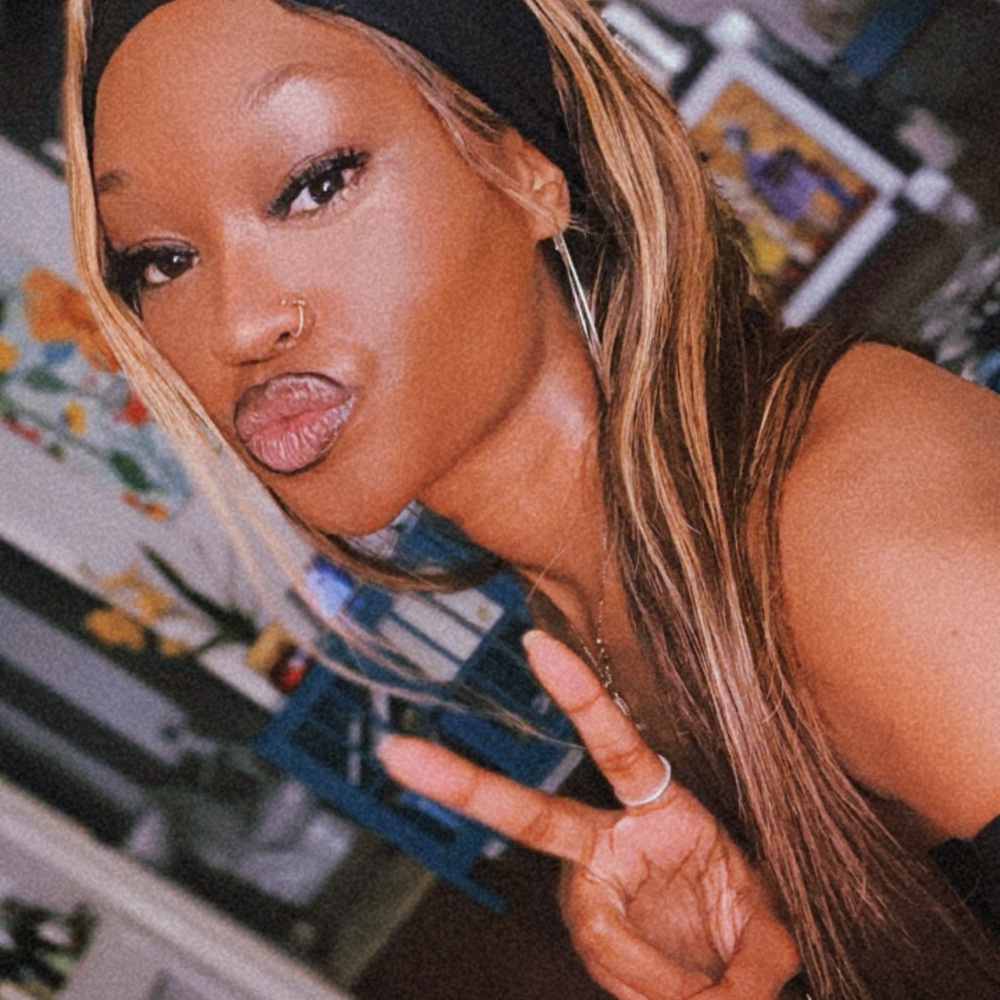Meet your Posher, Dimietra